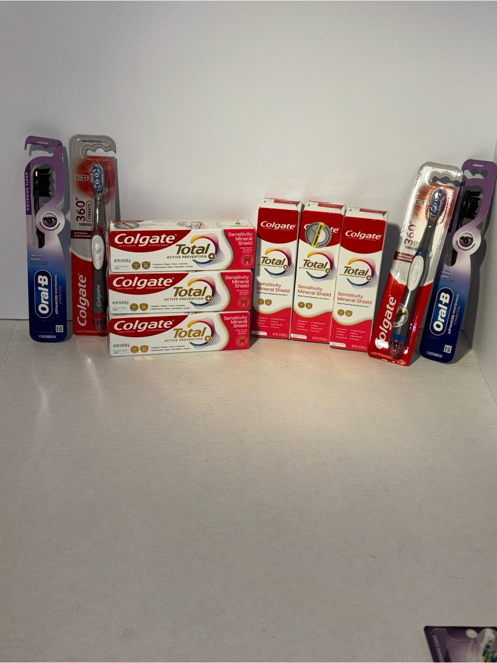 Colgate Total Sensitivity Toothpaste 6 Pack Lot & 4x Whitening Toothbrushes